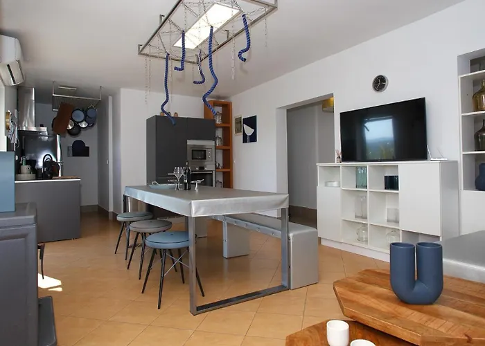 Villa House S By Guide