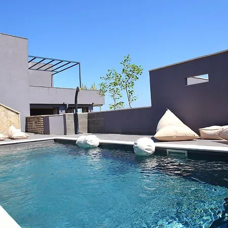 House S By Guide Vila