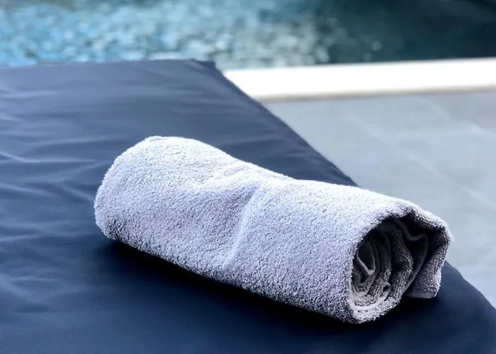 House S By Guide Vila *